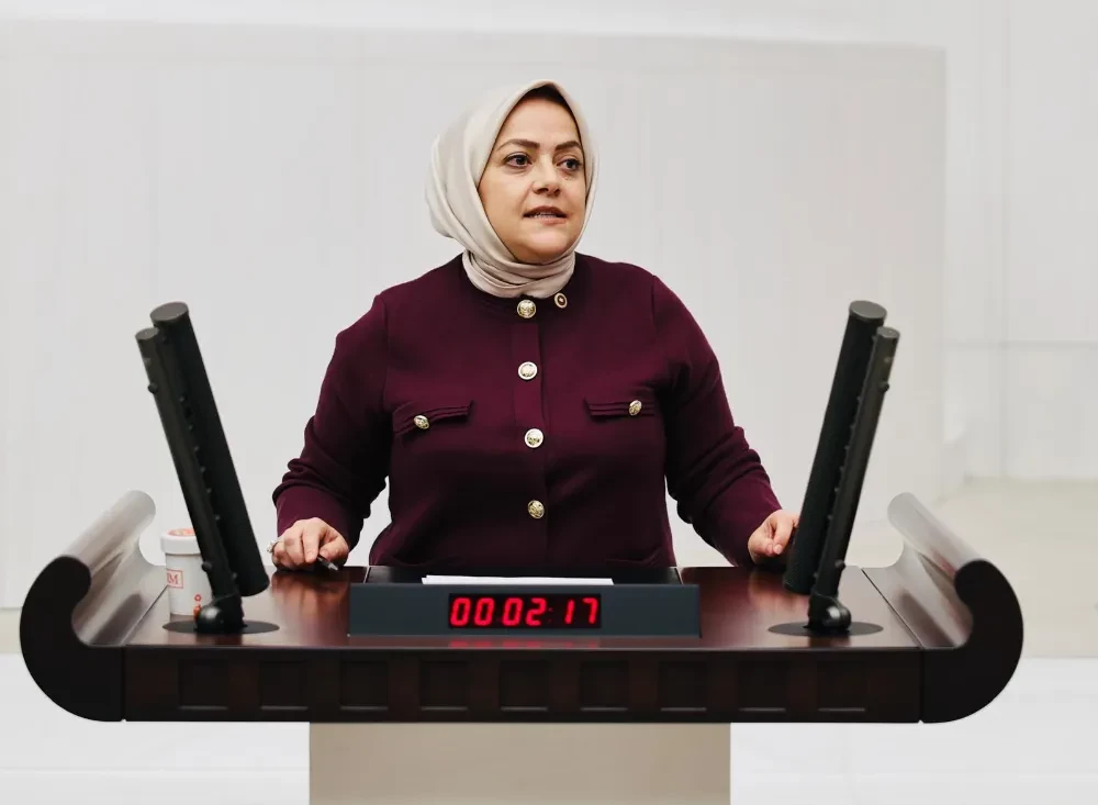 Ün, ‘Deprem felaketi kapıdayken yetkililer, yetkisizler gibi eli böğründe bekliyor’
